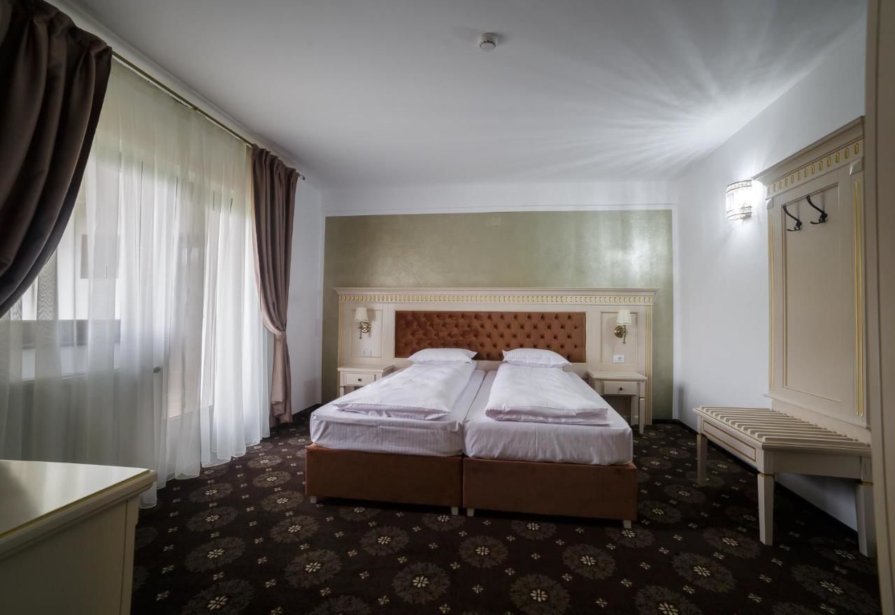 Отель Grădina Mariajelor Hotel Кымпулунг-Молдовенеск-48