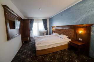 Отель Grădina Mariajelor Hotel Кымпулунг-Молдовенеск Двухместный номер Делюкс с 1 кроватью или 2 отдельными кроватями и балконом-4