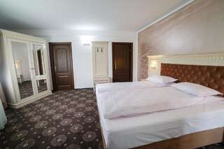 Отель Grădina Mariajelor Hotel Кымпулунг-Молдовенеск Двухместный номер Делюкс с 1 кроватью или 2 отдельными кроватями-4