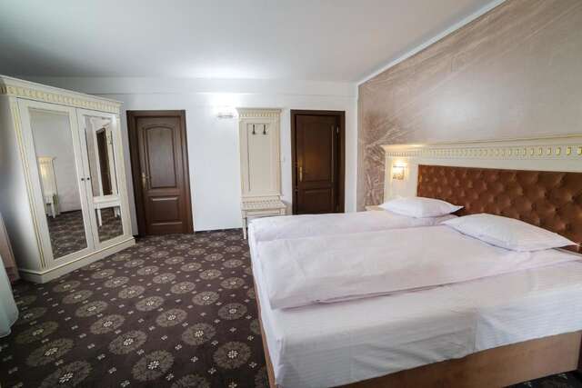 Отель Grădina Mariajelor Hotel Кымпулунг-Молдовенеск-35